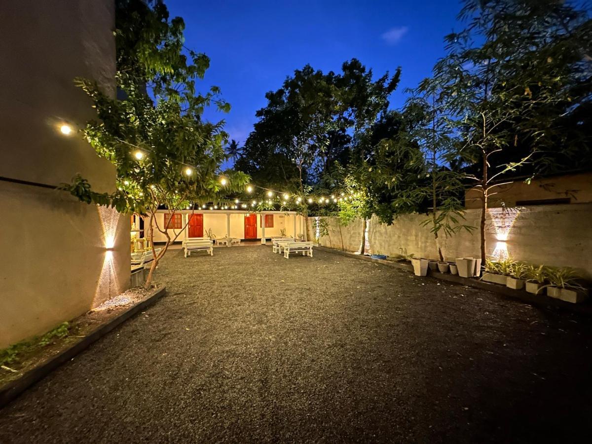 One Minute Mirissa Hostel Exterior photo